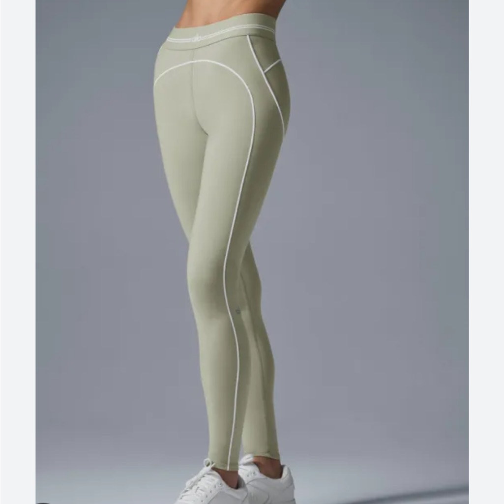Like New Alo Airbrush High-Waist Heart Throb Legging, Limestone, Size S